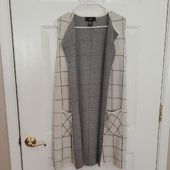 Rain Women's Gray and Cream Plaid Long  Vest - Picture 2 of 8